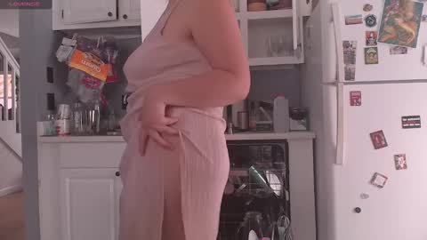 Snapshot of faeriedalelio chatting on December 9, 2024, 4:15 pm Faerie Dalelio online show from December 9, 2024, 4:15 pm