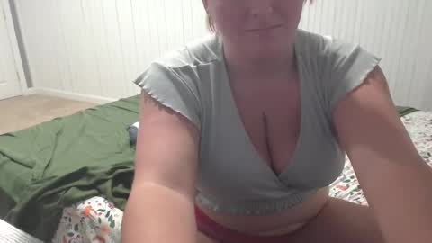 Snapshot of faeriedalelio chatting on December 19, 2024, 2:56 am Faerie Dalelio online show from December 19, 2024, 2:56 am