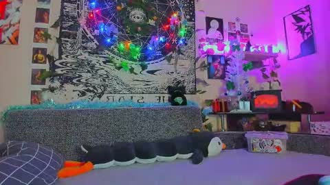 Snapshot of fearlessdiva_x chatting on December 23, 2025, 1:58 am Diva online show from December 23, 2025, 1:58 am