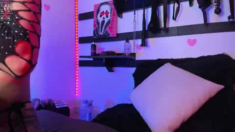 feel_the_touch online show from March 11, 2025, 9:37 pm