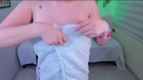 Snapshot of fernandadiaz05 chatting on February 20, 2026, 10:10 pm Fernanda Diaz online show from February 20, 2026, 10:10 pm