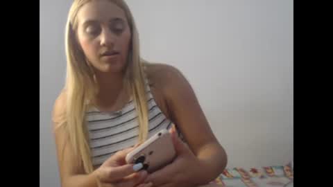 Snapshot of fingers_the_ass chatting on December 18, 2024, 3:37 am hotmilk online show from December 18, 2024, 3:37 am