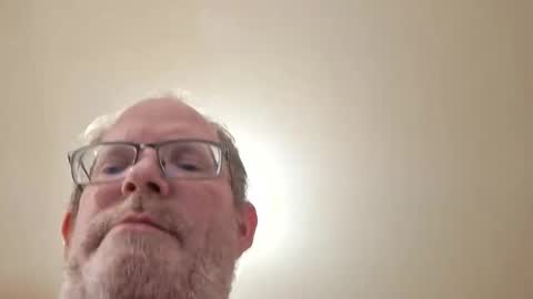 Hercomeonmyface online show from March 5, 2026, 4:52 am