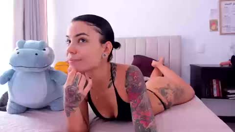 Snapshot of fly2day chatting on September 23, 2025, 5:05 pm Just Fly online show from September 23, 2025, 5:05 pm