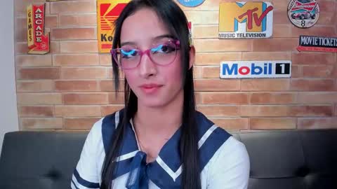 Loren online show from November 11, 2025, 6:19 pm