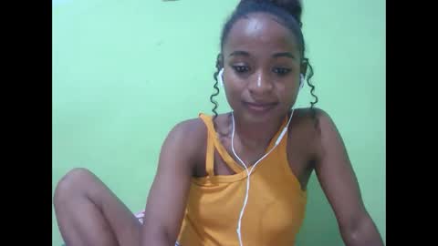 francine925426 online show from February 4, 2026, 7:42 pm