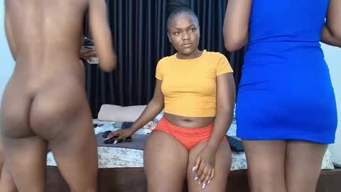 Snapshot of freaky_bunnies chatting on February 20, 2026, 7:25 pm freaky_bunnies online show from February 20, 2026, 7:25 pm