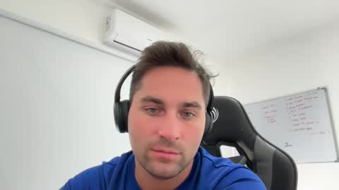 Snapshot of german_pecol chatting on February 18, 2025, 1:44 pm german_pecol online show from February 18, 2025, 1:44 pm