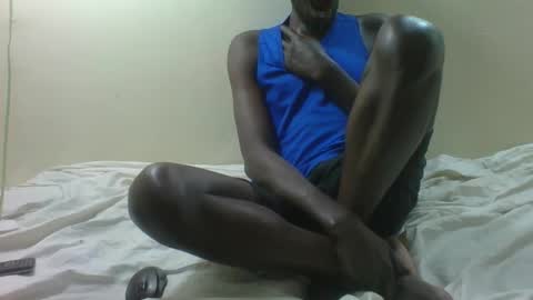 Snapshot of giant_couple chatting on February 12, 2026, 2:28 am giant_couple online show from February 12, 2026, 2:28 am