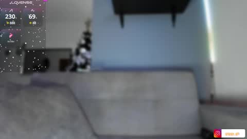 Snapshot of giggy_ chatting on December 6, 2024, 10:08 pm Giggy online show from December 6, 2024, 10:08 pm