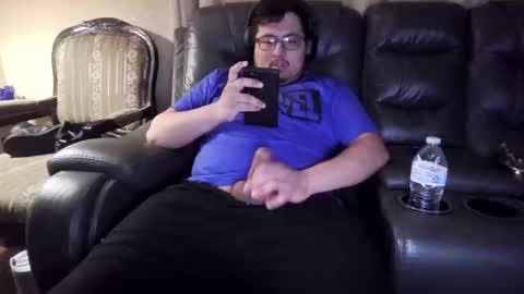 Snapshot of girthysausage904344 chatting on December 30, 2024, 5:37 am GirthySausage online show from December 30, 2024, 5:37 am