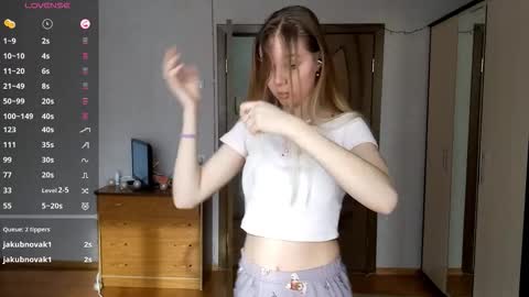 Snapshot of gladissoter chatting on February 8, 2026, 7:12 am Violetta online show from February 8, 2026, 7:12 am