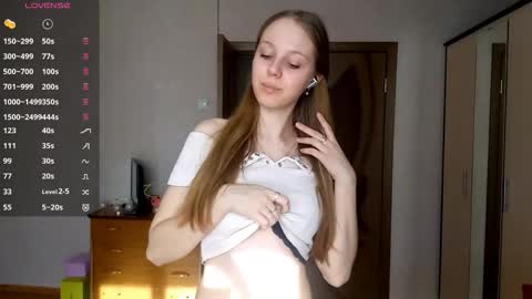 Snapshot of gladissoter chatting on February 15, 2026, 7:16 am Violetta online show from February 15, 2026, 7:16 am