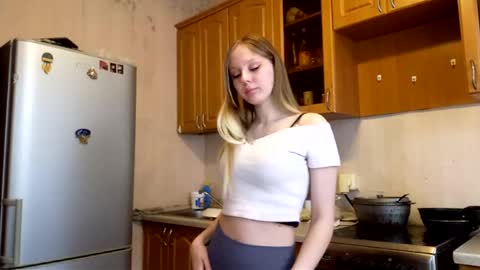 Snapshot of gladissoter chatting on February 23, 2026, 4:21 am Violetta online show from February 23, 2026, 4:21 am