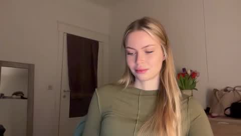 Snapshot of glow_angel chatting on January 28, 2025, 6:28 pm glow_angel online show from January 28, 2025, 6:28 pm