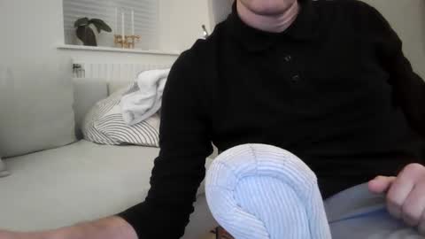 Gnusmas4you online show from December 17, 2025, 7:42 pm