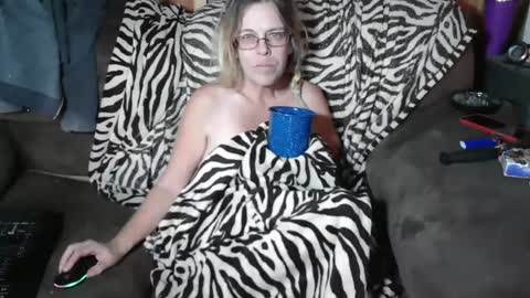 Snapshot of granny_low chatting on December 3, 2024, 8:50 pm Granny Low online show from December 3, 2024, 8:50 pm