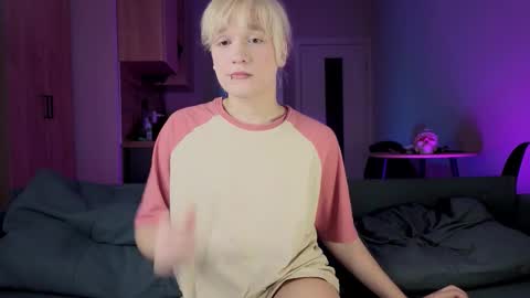 Greg-independent model online show from October 19, 2025, 8:42 pm