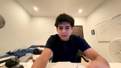 Snapshot of guillee3 chatting on March 2, 2026, 10:00 am guillee3 online show from March 2, 2026, 10:00 am