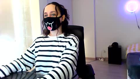 Snapshot of gummypeach chatting on December 4, 2024, 11:19 am GummyPeach online show from December 4, 2024, 11:19 am