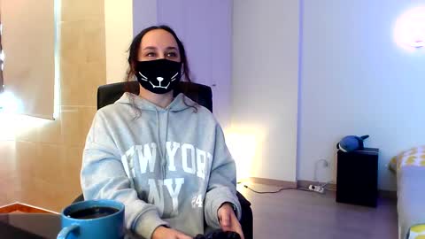 Snapshot of gummypeach chatting on December 13, 2024, 1:22 pm GummyPeach online show from December 13, 2024, 1:22 pm