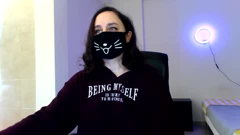 Snapshot of gummypeach chatting on December 16, 2024, 2:05 pm GummyPeach online show from December 16, 2024, 2:05 pm