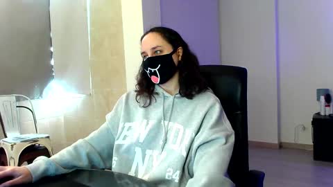 Snapshot of gummypeach chatting on December 25, 2024, 12:47 pm GummyPeach online show from December 25, 2024, 12:47 pm