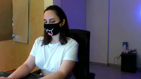 Snapshot of gummypeach chatting on December 30, 2024, 5:23 pm GummyPeach online show from December 30, 2024, 5:23 pm