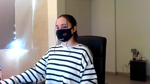 Snapshot of gummypeach chatting on January 18, 2025, 12:26 pm GummyPeach online show from January 18, 2025, 12:26 pm