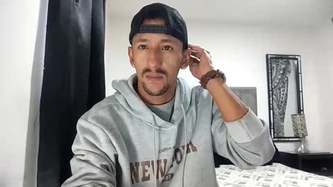 Snapshot of guykarim chatting on January 19, 2026, 1:04 pm karim online show from January 19, 2026, 1:04 pm