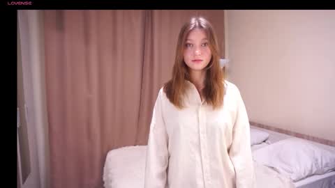 Snapshot of gwennielove chatting on December 21, 2025, 5:36 am Molly online show from December 21, 2025, 5:36 am