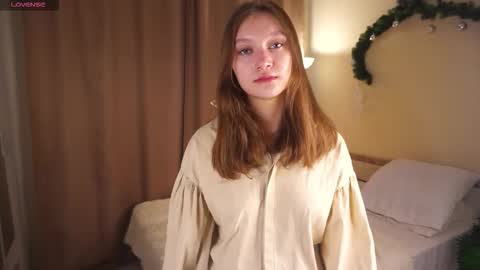 Snapshot of gwennielove chatting on December 22, 2025, 6:32 am Molly online show from December 22, 2025, 6:32 am