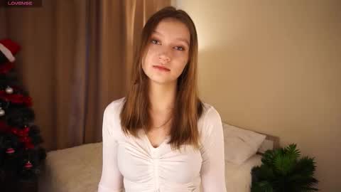 Snapshot of gwennielove chatting on January 7, 2026, 5:21 am Molly online show from January 7, 2026, 5:21 am