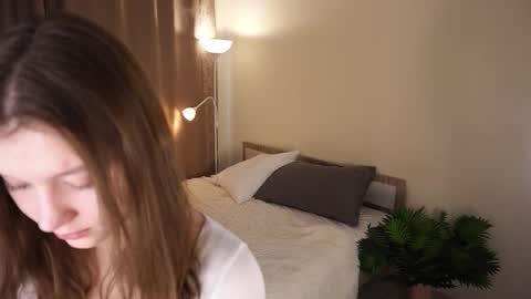 Snapshot of gwennielove chatting on February 13, 2026, 5:25 am Molly online show from February 13, 2026, 5:25 am