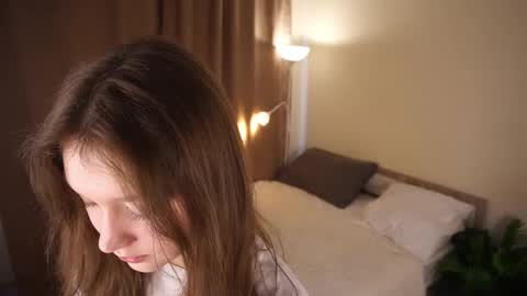 Snapshot of gwennielove chatting on February 15, 2026, 5:48 am Molly online show from February 15, 2026, 5:48 am