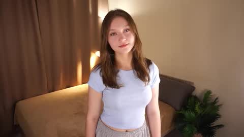 Snapshot of gwennielove chatting on February 17, 2026, 5:26 am Molly online show from February 17, 2026, 5:26 am