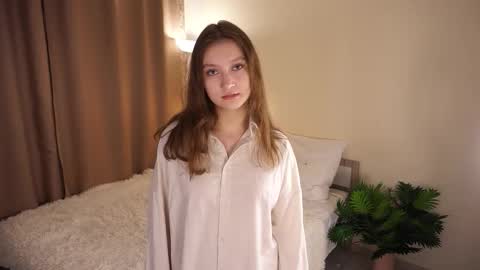 Snapshot of gwennielove chatting on February 23, 2026, 5:05 am Molly online show from February 23, 2026, 5:05 am