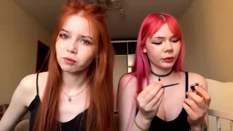 Snapshot of hananocha chatting on February 4, 2026, 12:44 pm Tori and Asuna online show from February 4, 2026, 12:44 pm