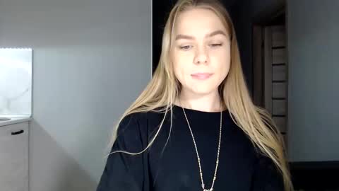 happy_fox_ online show from December 2, 2025, 8:59 pm