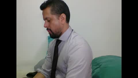 Snapshot of harry_goldenmillerx10fun chatting on February 18, 2026, 4:03 pm Harry online show from February 18, 2026, 4:03 pm