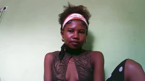 Snapshot of hasleyinah chatting on March 3, 2026, 8:42 am hasleyinah online show from March 3, 2026, 8:42 am