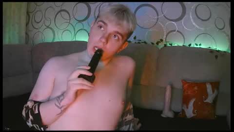 Snapshot of heatctrl chatting on March 1, 2026, 6:43 pm Justin online show from March 1, 2026, 6:43 pm