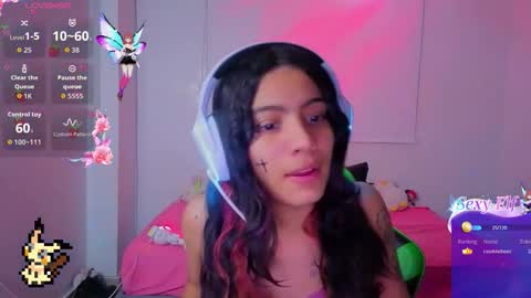 Snapshot of helia_n_amy chatting on February 3, 2026, 11:32 pm Helia Transfem and Amy online show from February 3, 2026, 11:32 pm