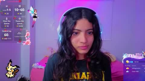 Snapshot of helia_n_amy chatting on February 5, 2026, 3:55 am Helia Transfem and Amy online show from February 5, 2026, 3:55 am