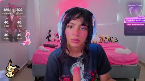 Snapshot of helia_n_amy chatting on February 17, 2026, 8:04 pm Helia Transfem and Amy online show from February 17, 2026, 8:04 pm