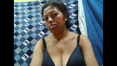 Snapshot of henitsaldy chatting on September 17, 2025, 2:35 am henitsaldy online show from September 17, 2025, 2:35 am