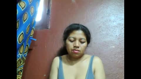 Snapshot of henitsaldy chatting on September 25, 2025, 6:39 am henitsaldy online show from September 25, 2025, 6:39 am