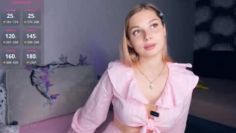 Snapshot of hidden_charm chatting on September 19, 2025, 3:13 pm Elizabeth online show from September 19, 2025, 3:13 pm