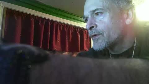 Snapshot of hippiedad333 chatting on February 10, 2026, 12:15 am hippiedad333 online show from February 10, 2026, 12:15 am