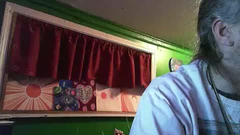 Snapshot of hippiedad333 chatting on February 12, 2026, 11:11 pm hippiedad333 online show from February 12, 2026, 11:11 pm